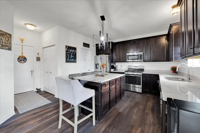 $475,000 | 435 Fawn Lane, Oswego, IL 60543