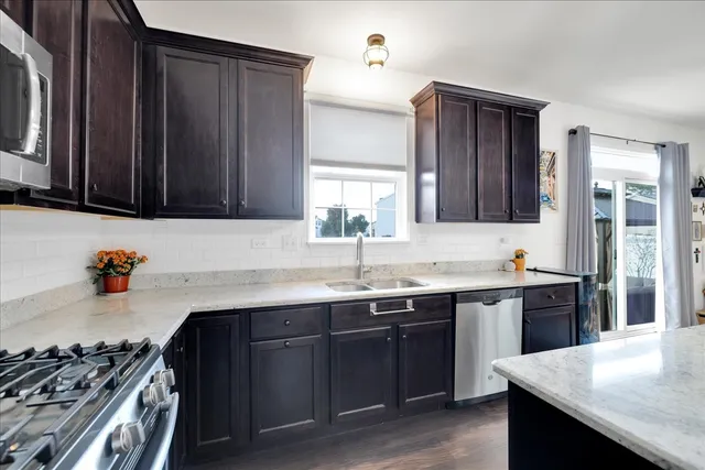 $475,000 | 435 Fawn Lane, Oswego, IL 60543