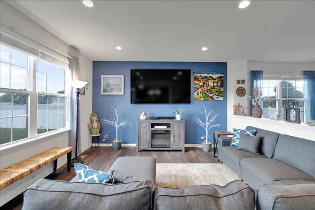 $475,000 | 435 Fawn Lane, Oswego, IL 60543