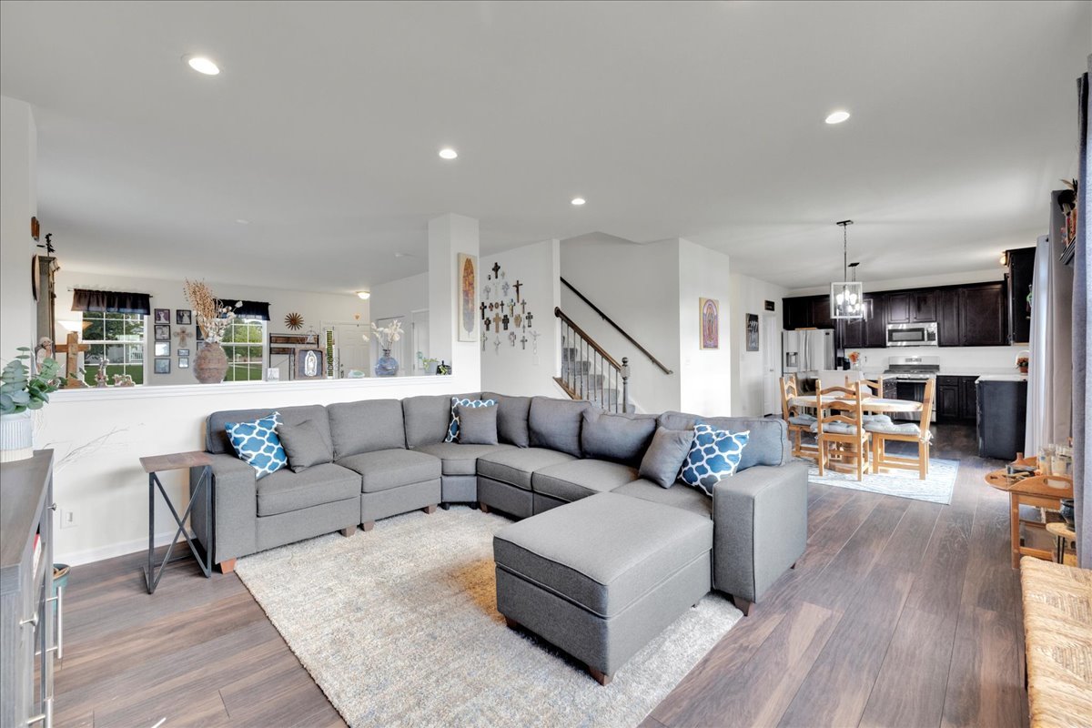 435 Fawn Lane Oswego, IL 60543 - Photo 5 of 47