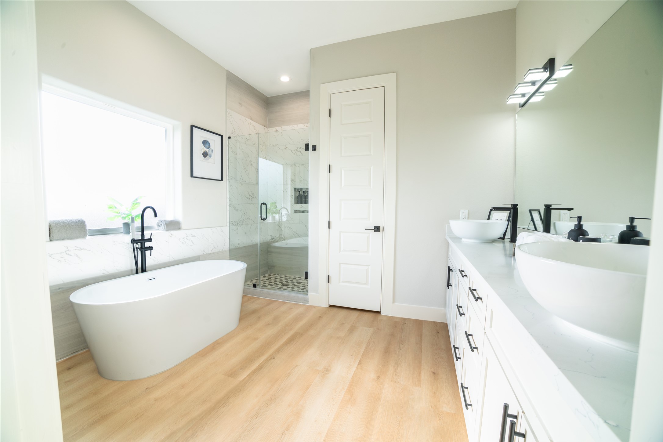 4607 Nolda Street, Unit B Houston, TX 77007 - Photo 8 of 14 Brand new master bath with freestanding tub and standing shower.