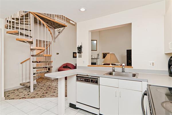 87 Glen Road, Unit 12 Brookline, MA 02445 - Photo 4 of 14 Gallery Image 4