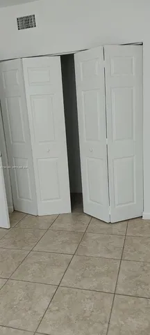 a view of entryway with white door