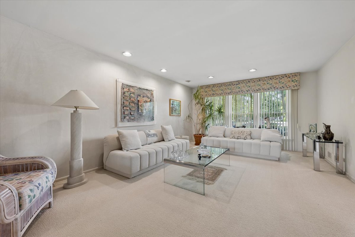 3724 Winnetka Road Glenview, IL 60026 - Photo 4 of 33