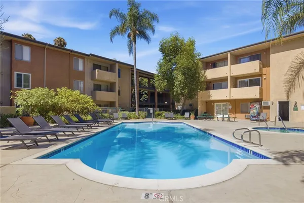 $3,650 | 15425 Sherman Way, Unit 211, Van Nuys, CA 91406