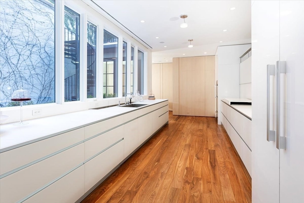 21 Chestnut Street Boston, MA 02108 - Photo 5 of 24 a view of a bathroom with a tub and shower