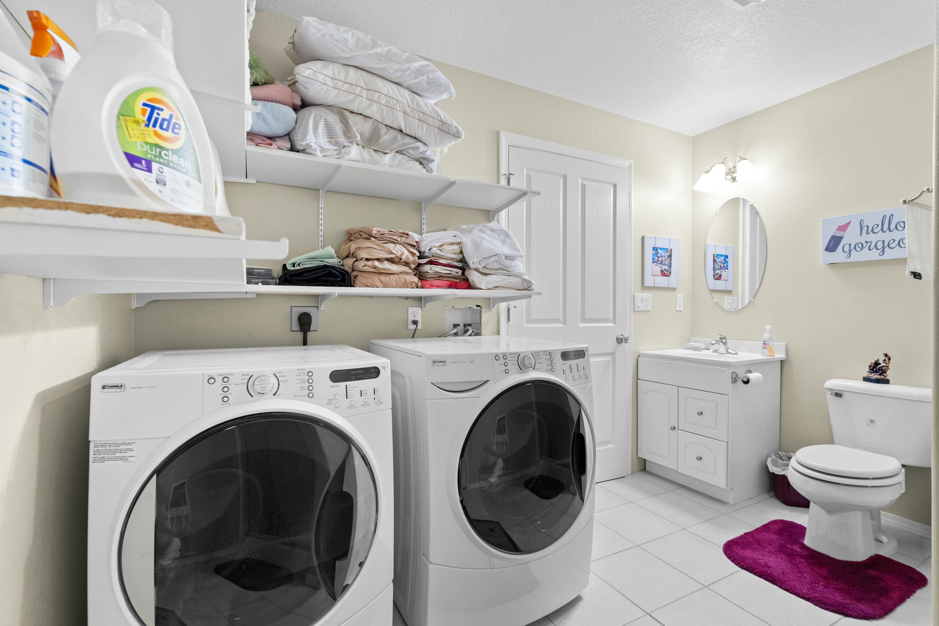 466 Three Pines Road Grants Pass, OR 97526 - Photo 24 of 41 Laundry Room