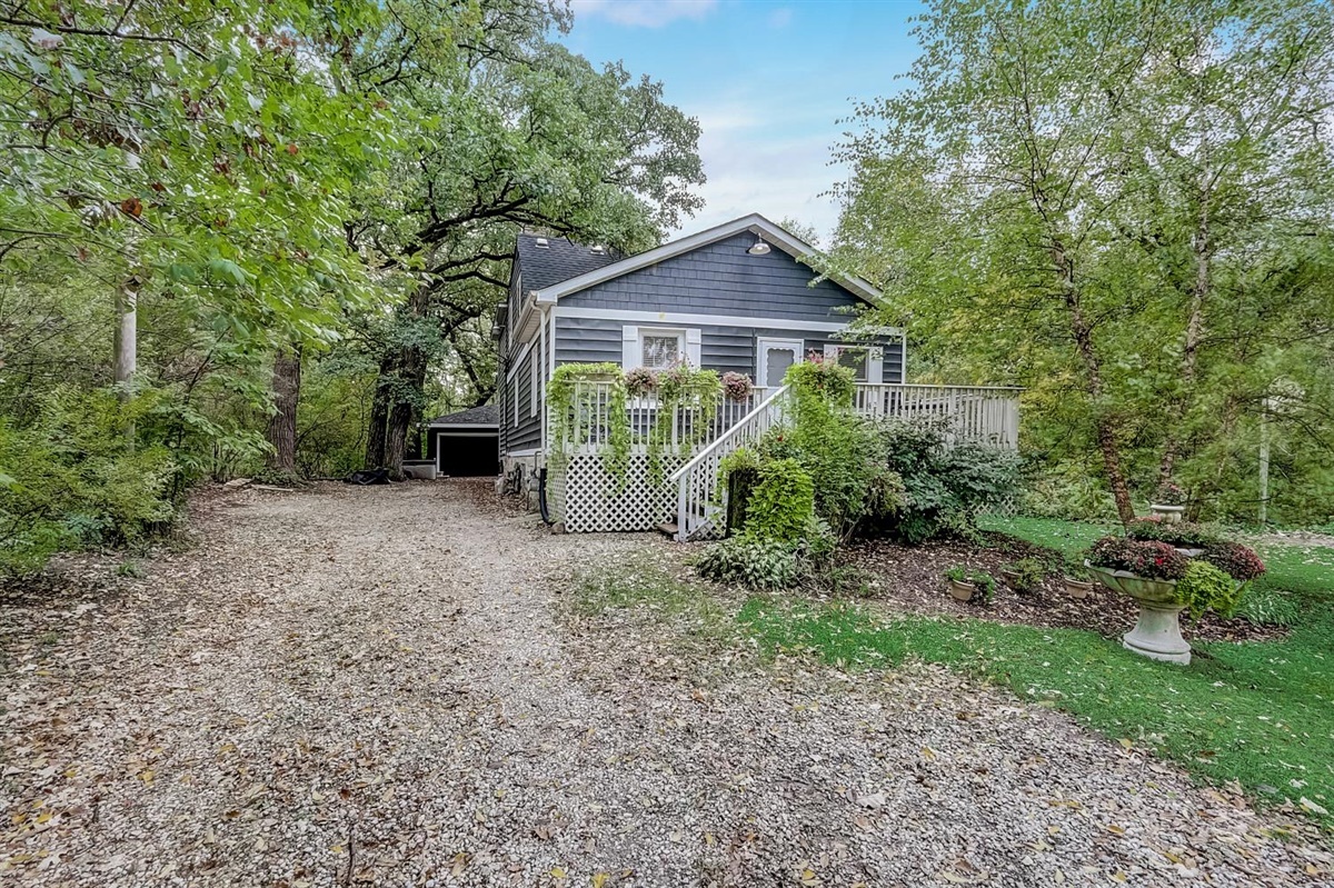 21233 Hillside Road Frankfort, IL 60423 - Photo 1 of 43