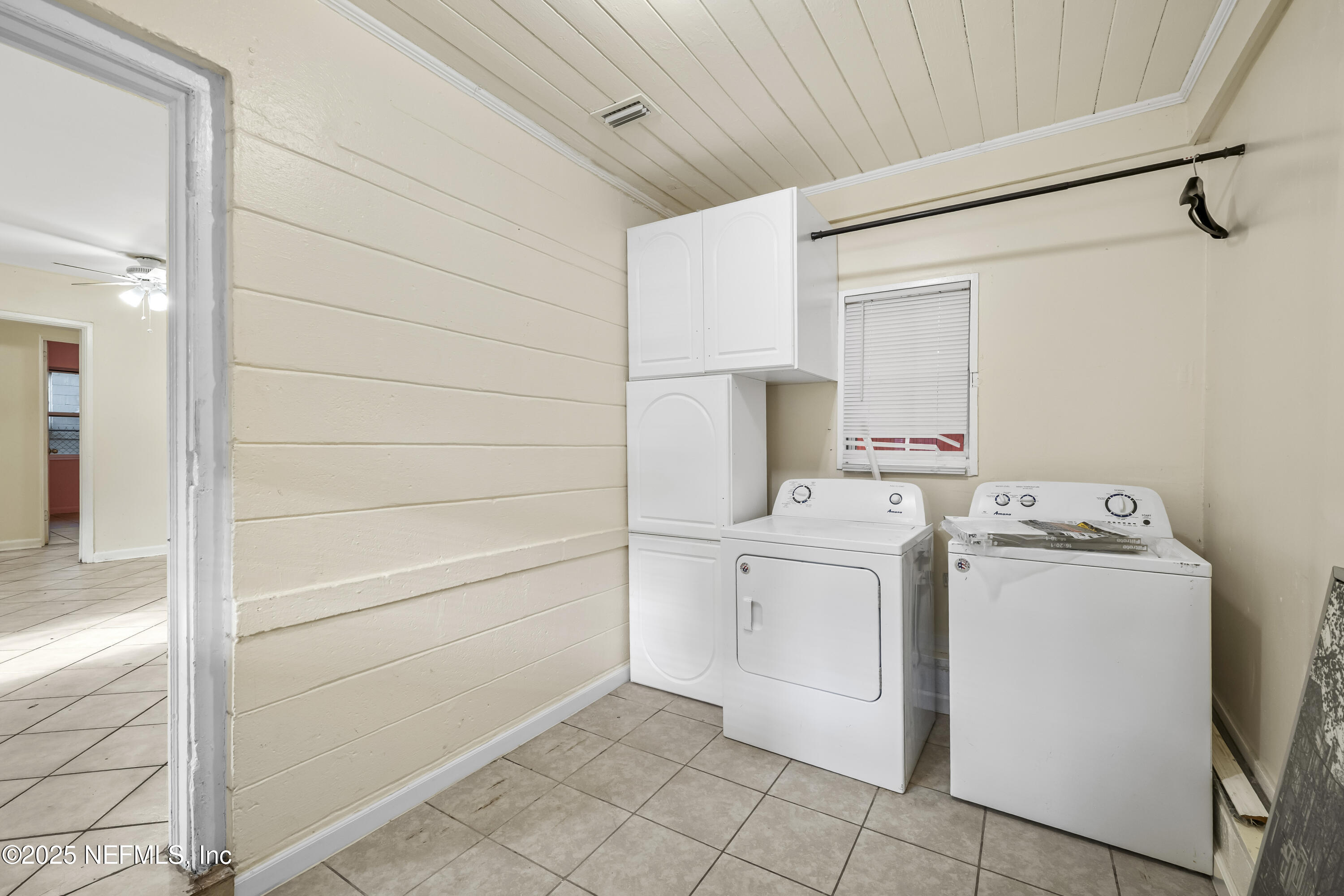 3933 Abby Lane Jacksonville, FL 32207 - Photo 5 of 19 Laundry Room