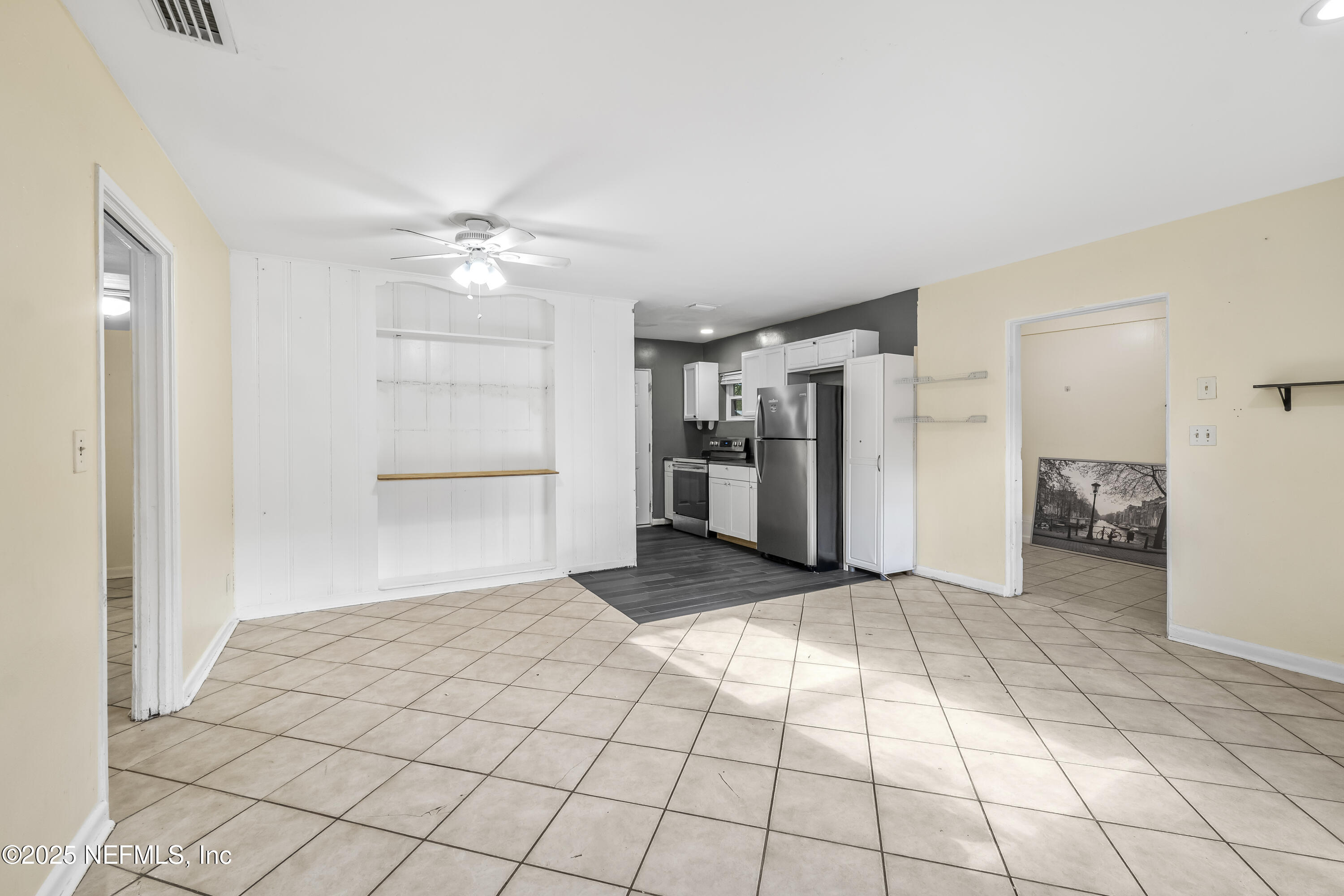 3933 Abby Lane Jacksonville, FL 32207 - Photo 6 of 19 Living Room