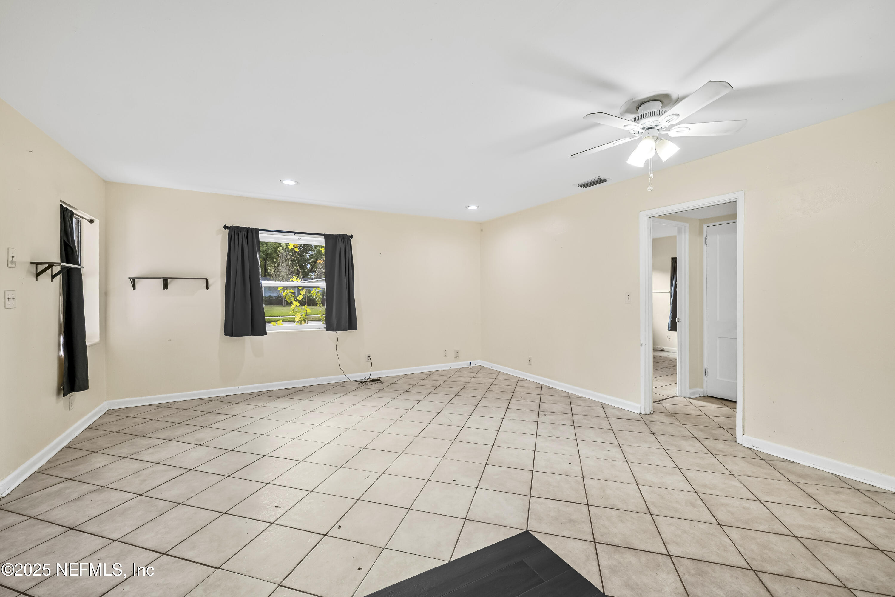 3933 Abby Lane Jacksonville, FL 32207 - Photo 8 of 19 Living Room