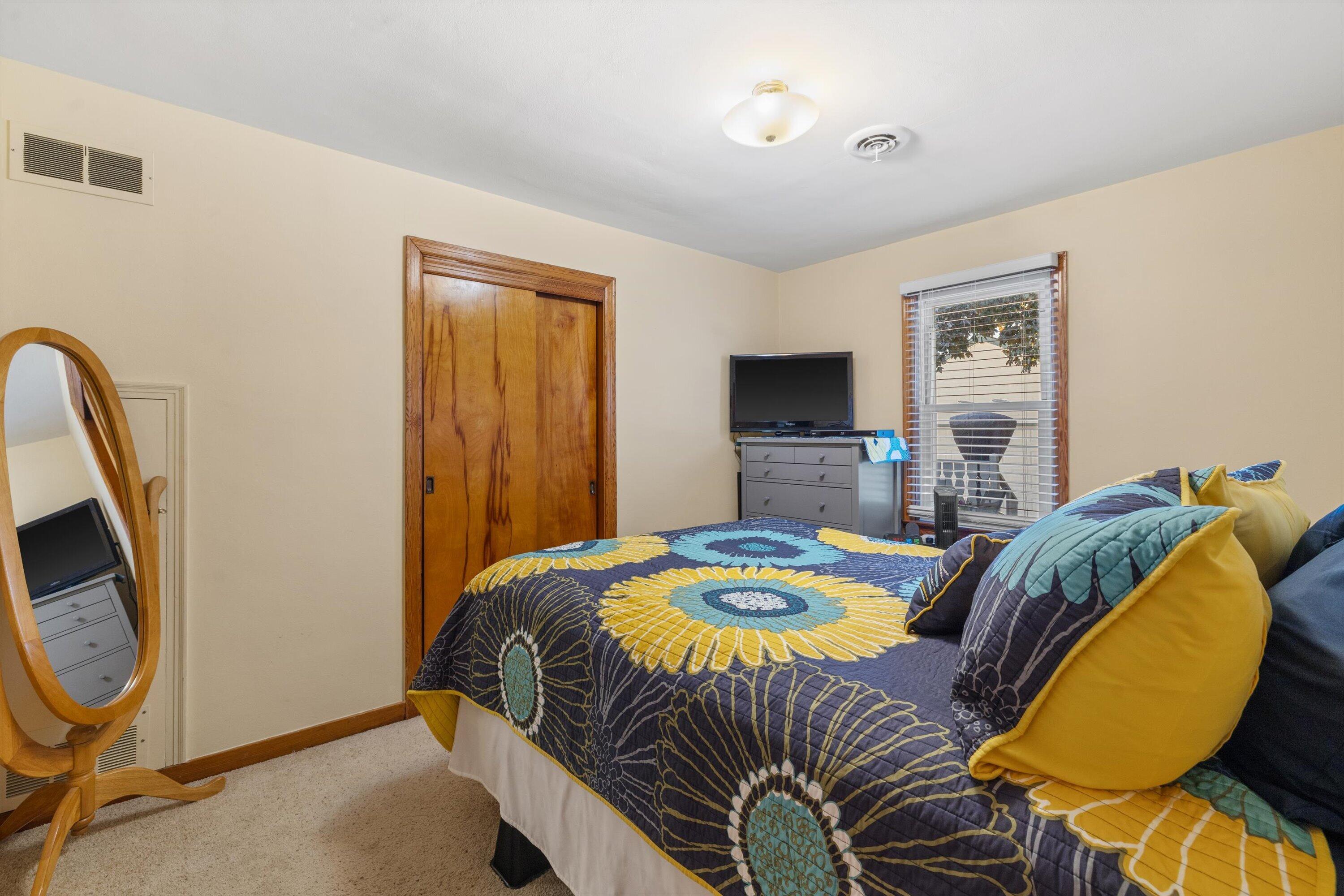2109 Monroe Avenue Racine, WI 53405 - Photo 14 of 30 Primary bedroom