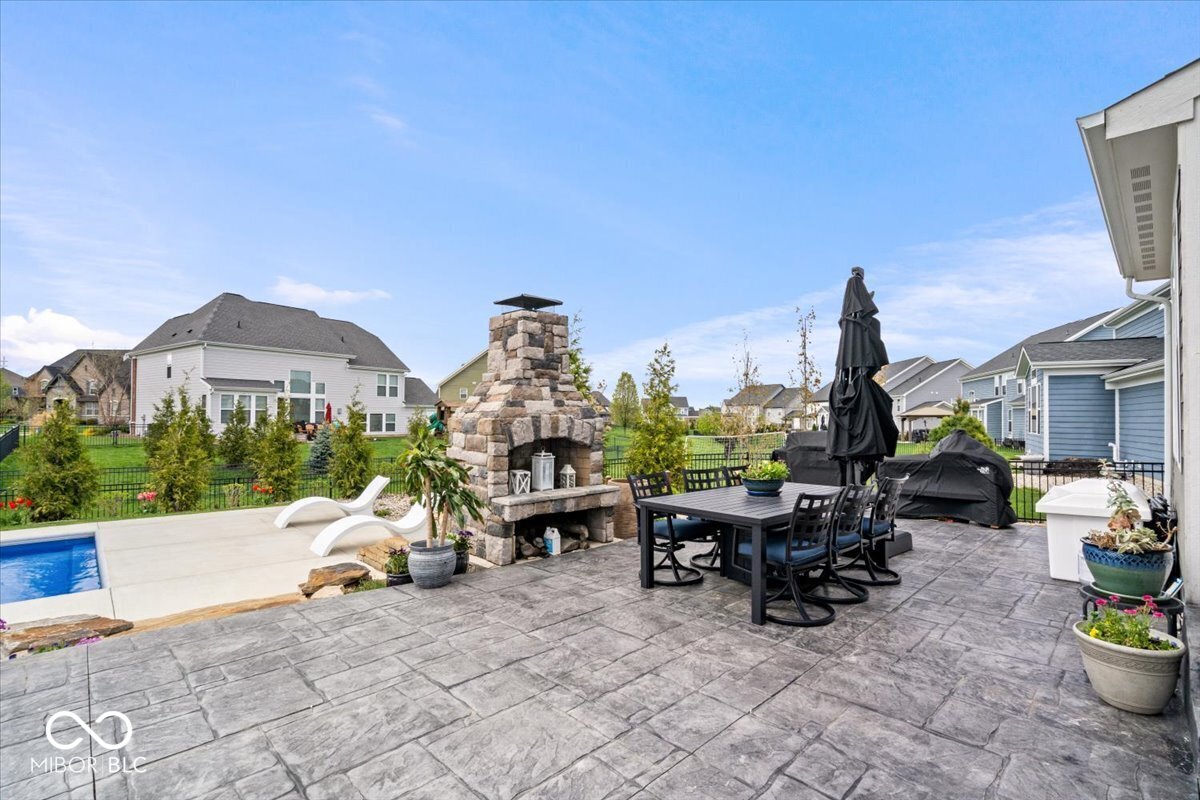 1352 Trifecta Way Westfield, IN 46074 - Photo 4 of 48