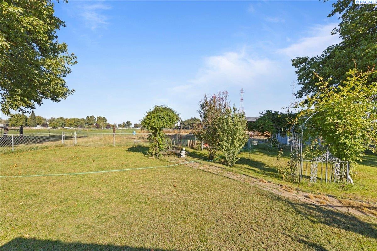 210404 East Schuster Road Kennewick, WA 99337 - Photo 23 of 33 Gallery Image 23