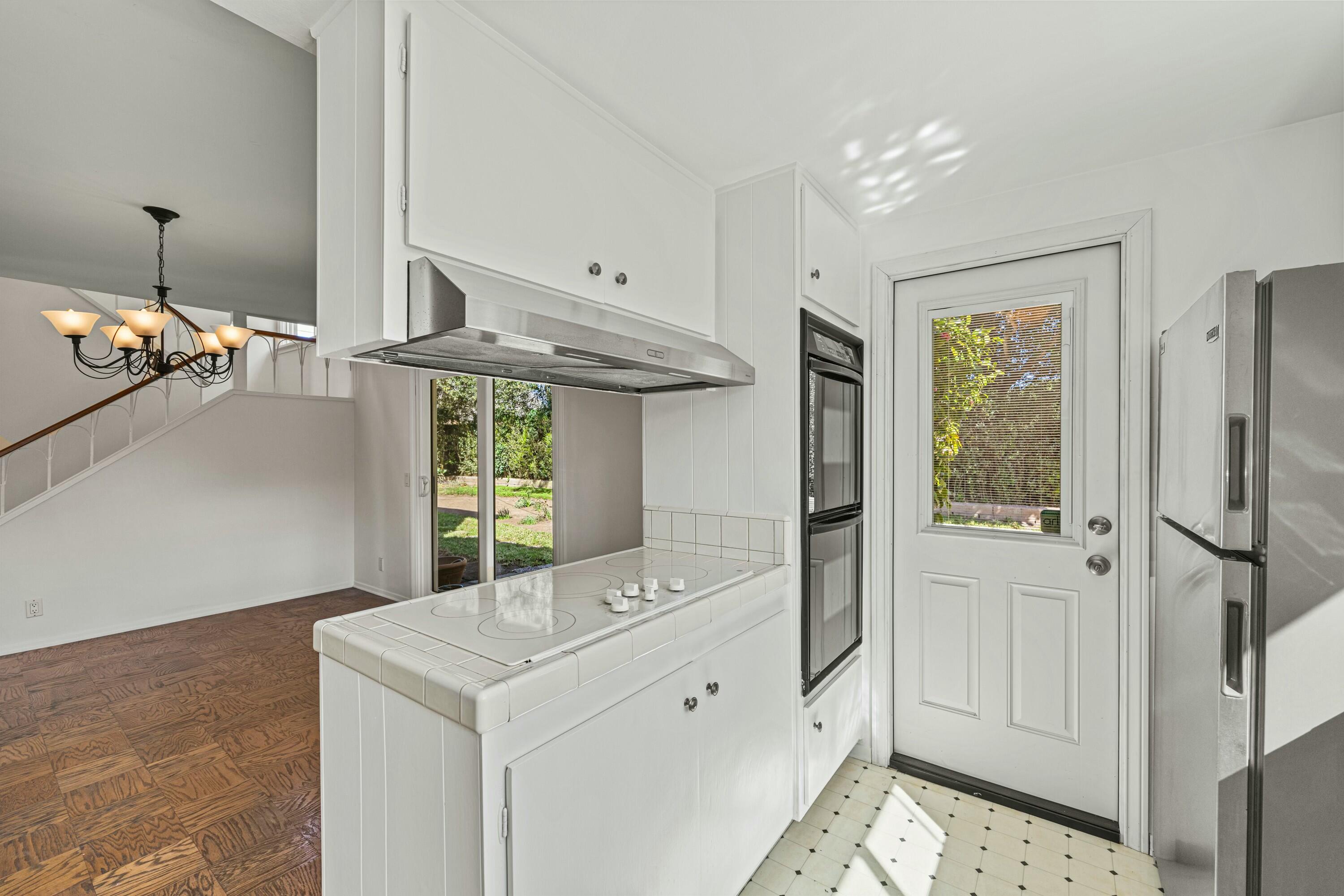 470 Arundel Road Goleta, CA 93117 - Photo 11 of 32 kitchen3