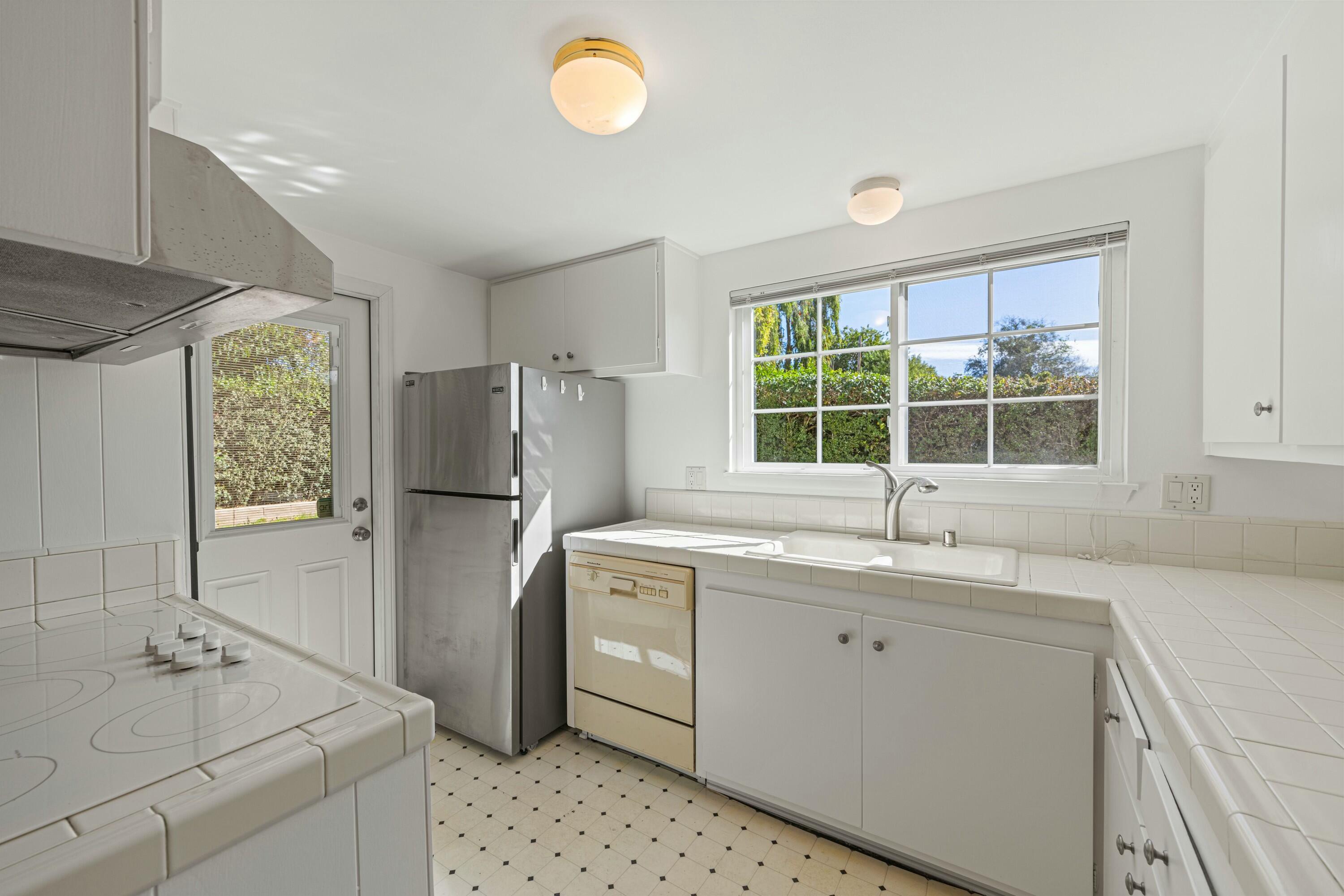 470 Arundel Road Goleta, CA 93117 - Photo 9 of 32 kitchen1