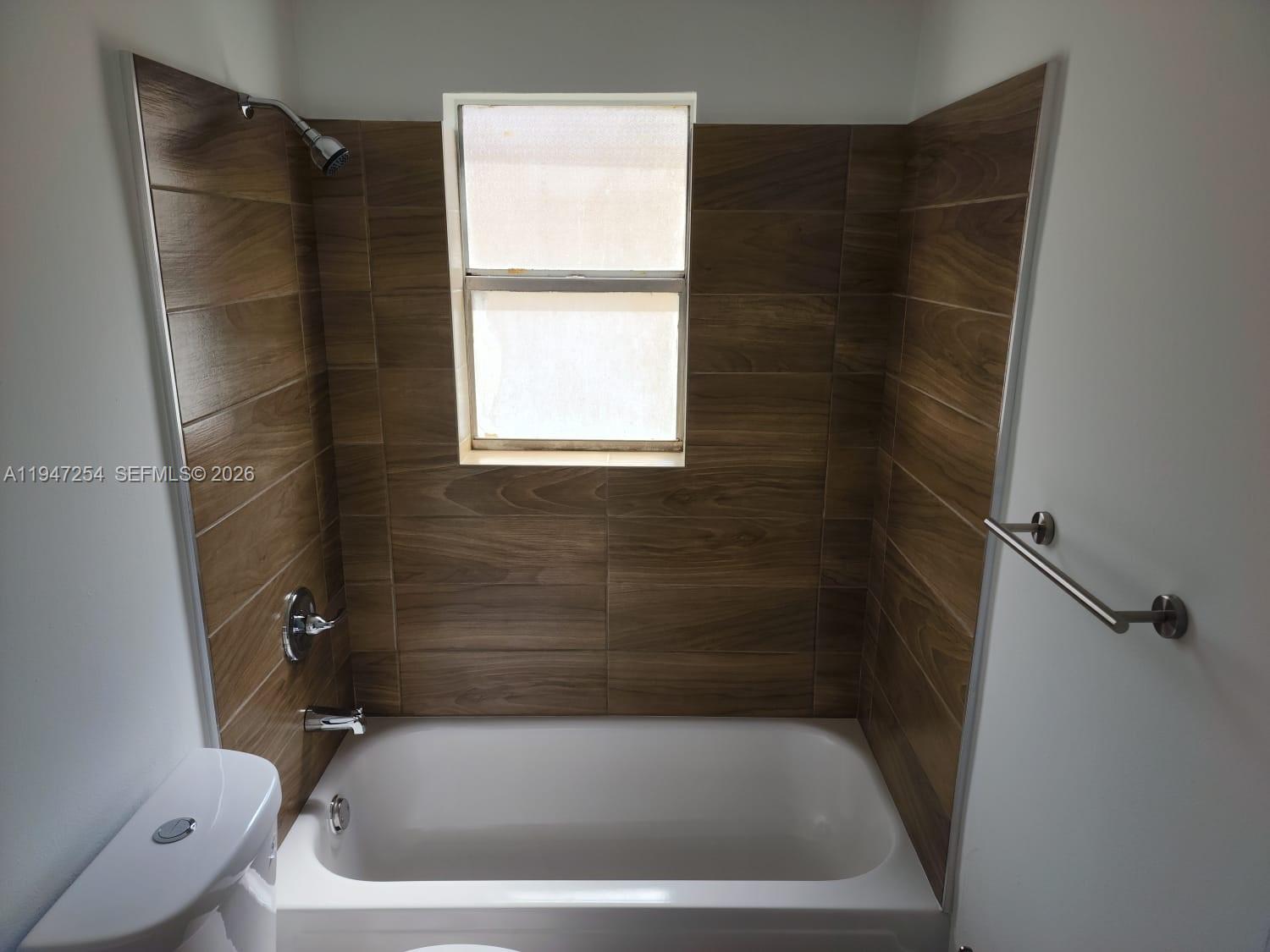 4545 Treehouse Lane, Unit H Tamarac, FL 33319 - Photo 13 of 18 a bathroom with a bathtub