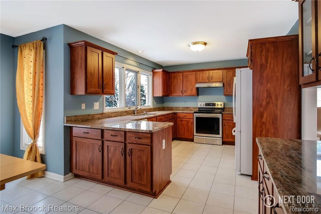 519 Misty Brook Lane Rochester, MI 48307 - Photo 23 of 54 _DSF4079_blended.jpg