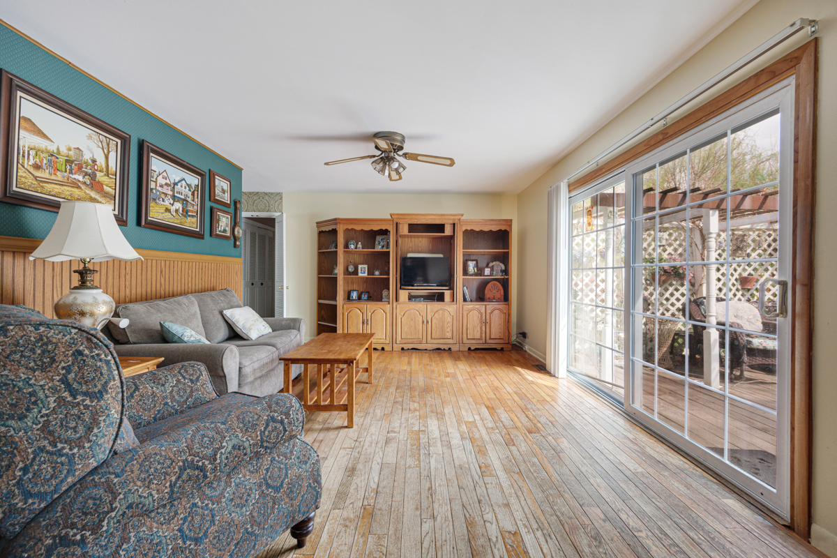 33 Walpole Road Elk Grove Village, IL 60007 - Photo 11 of 24 Gallery Image 11