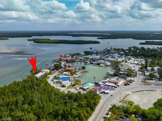 $1,250,000 | 230 Harbor Place North, Goodland, FL 34140