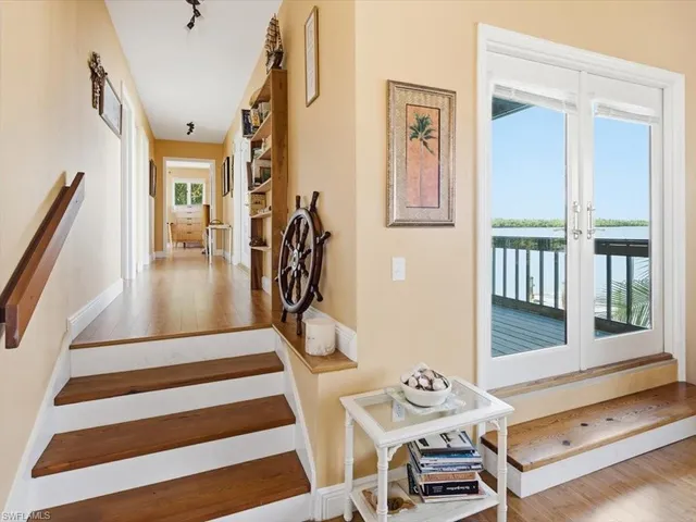 $1,250,000 | 230 Harbor Place North, Goodland, FL 34140