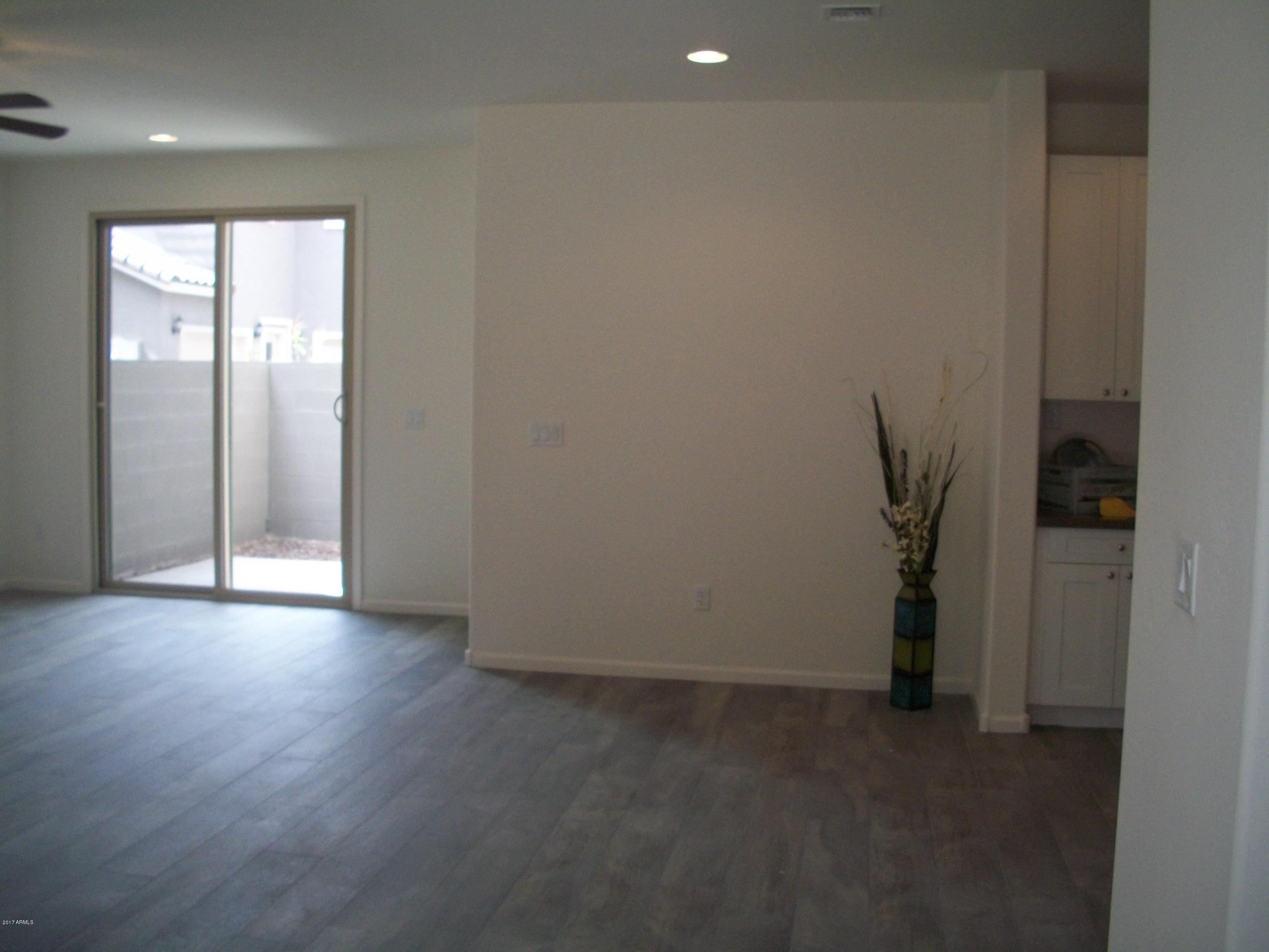 1739 West Minton Street Phoenix, AZ 85041 - Photo 9 of 19 100_3172