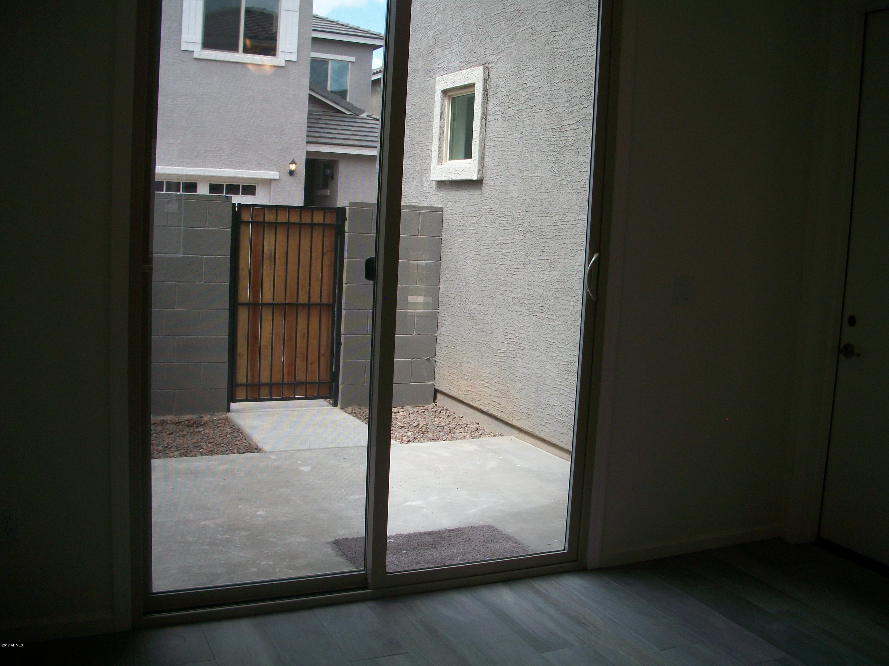 1739 West Minton Street Phoenix, AZ 85041 - Photo 10 of 19 100_3167