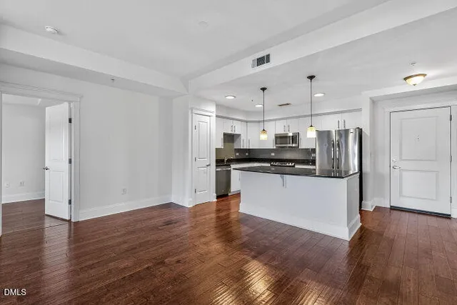 $2,550 | 222 Glenwood Avenue, Unit 513, Raleigh, NC 27603