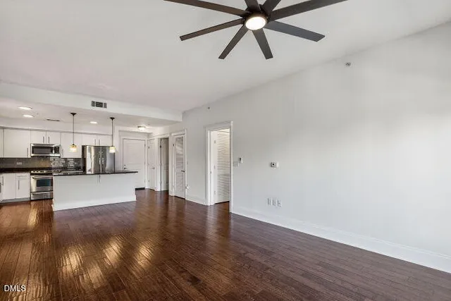 $2,550 | 222 Glenwood Avenue, Unit 513, Raleigh, NC 27603