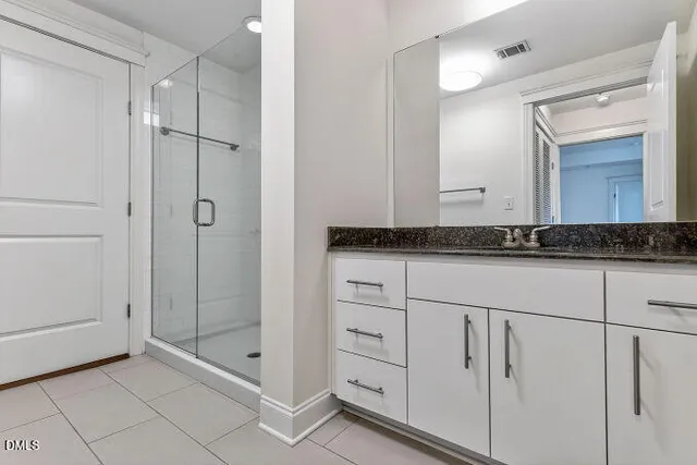 $2,550 | 222 Glenwood Avenue, Unit 513, Raleigh, NC 27603