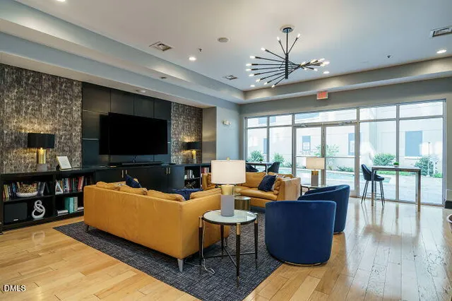 $2,550 | 222 Glenwood Avenue, Unit 513, Raleigh, NC 27603