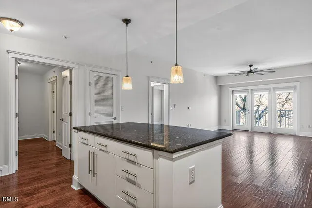 $2,550 | 222 Glenwood Avenue, Unit 513, Raleigh, NC 27603