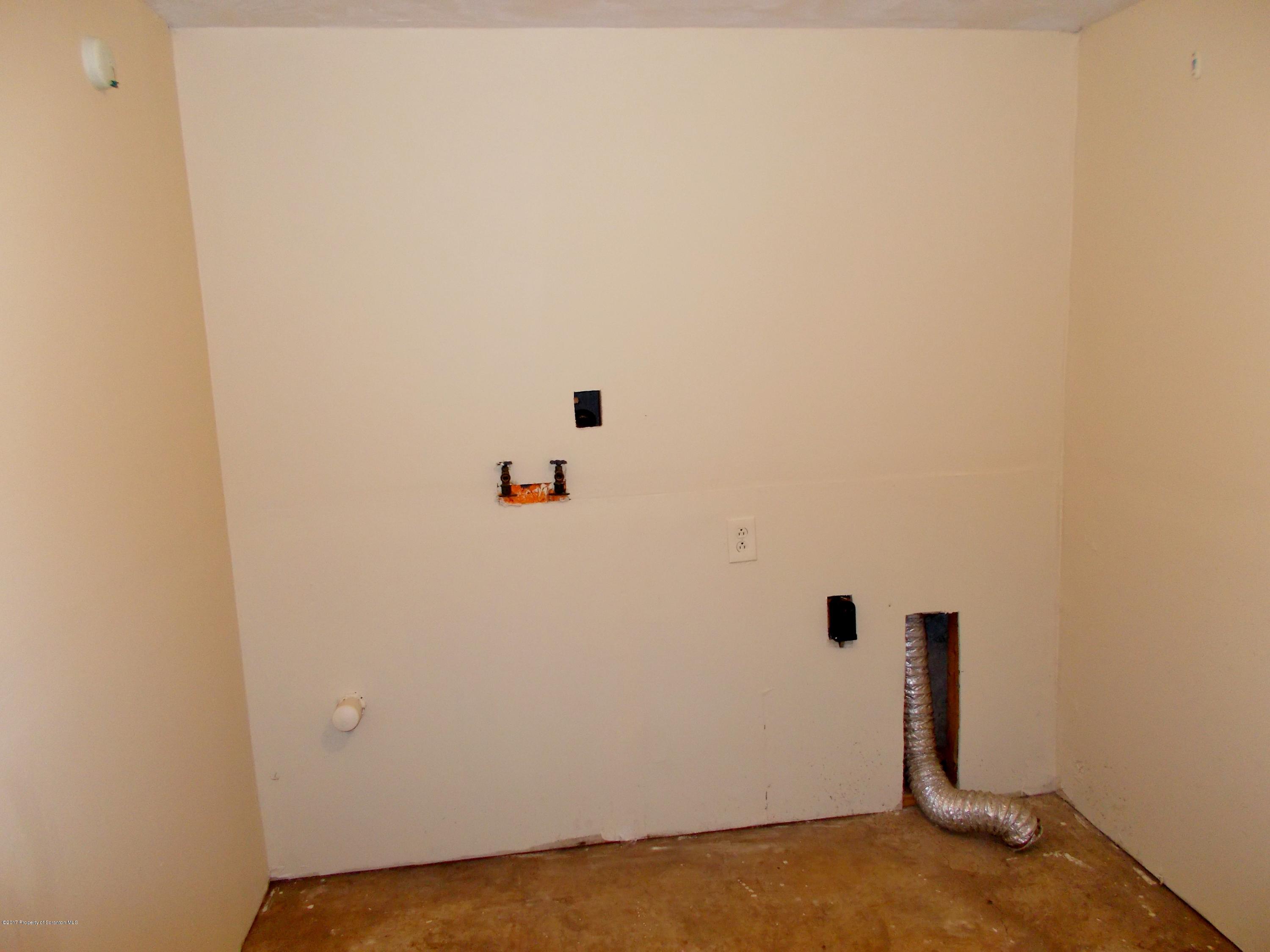 6 Watrees Rd Spring Brook Springfield, NJ 07081 - Photo 8 of 23 a view of small space