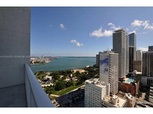 $4,000 | 244 Biscayne Boulevard, Unit 3109, Miami, FL 33132