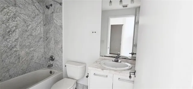 $4,000 | 244 Biscayne Boulevard, Unit 3109, Miami, FL 33132