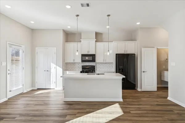$2,200 | 8127 Esther Acres Lane, Houston, TX 77088