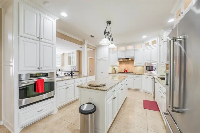 $589,900 | 7016 Allen Pl Drive, Fort Worth, TX 76116