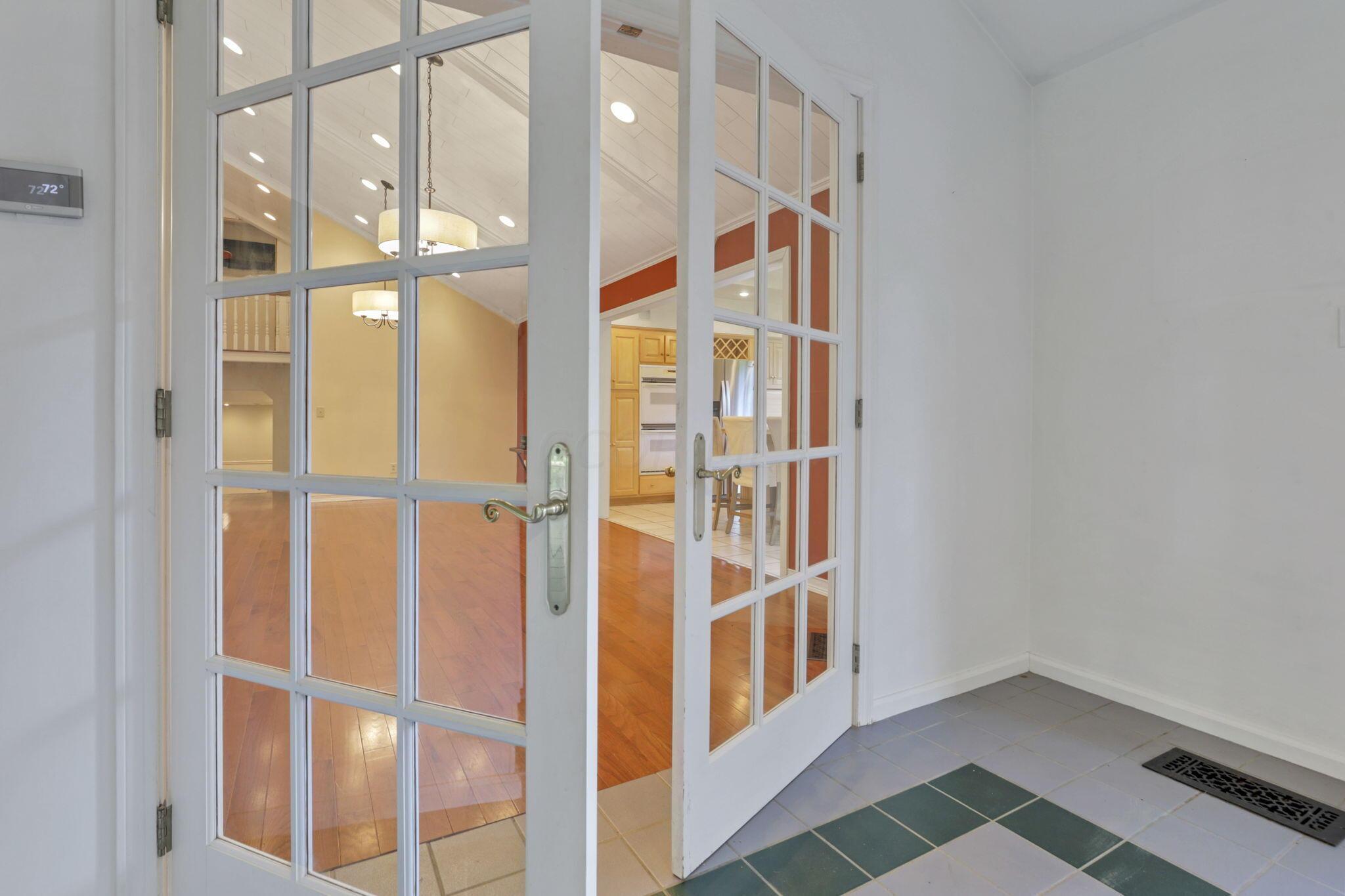 7255 Ridge Road Zanesville, OH 43701 - Photo 36 of 91 4-Season Room