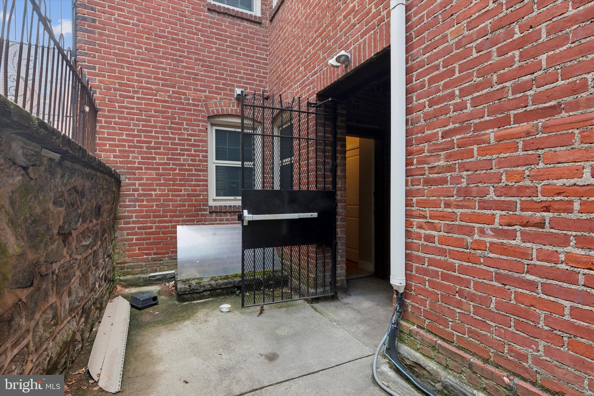 4300 Spruce Street, Unit A101 Philadelphia, PA 19104 - Photo 25 of 25 a backyard of a house with barbeque oven