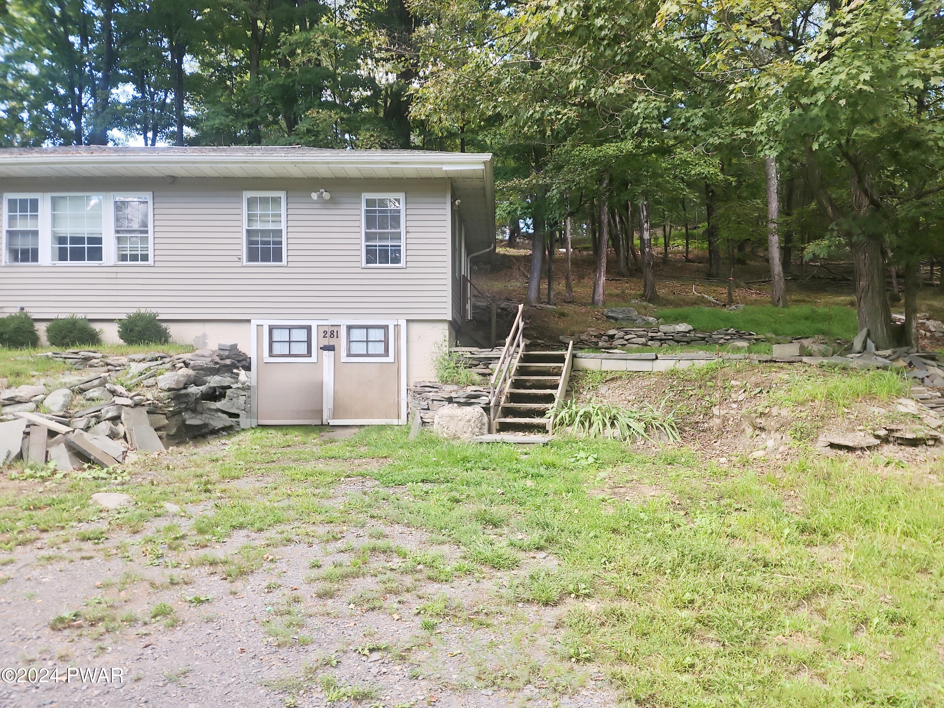 281 Sawkill Road Milford, PA 18337 - Photo 3 of 20 IMG_ 20240902_140852