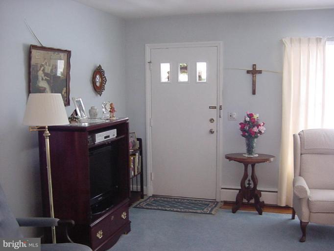 7502 Rocksham Drive Towson, MD 21286 - Photo 4 of 24 Entrance / Foyer