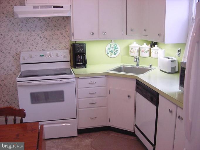 7502 Rocksham Drive Towson, MD 21286 - Photo 8 of 24 Kitchen #2