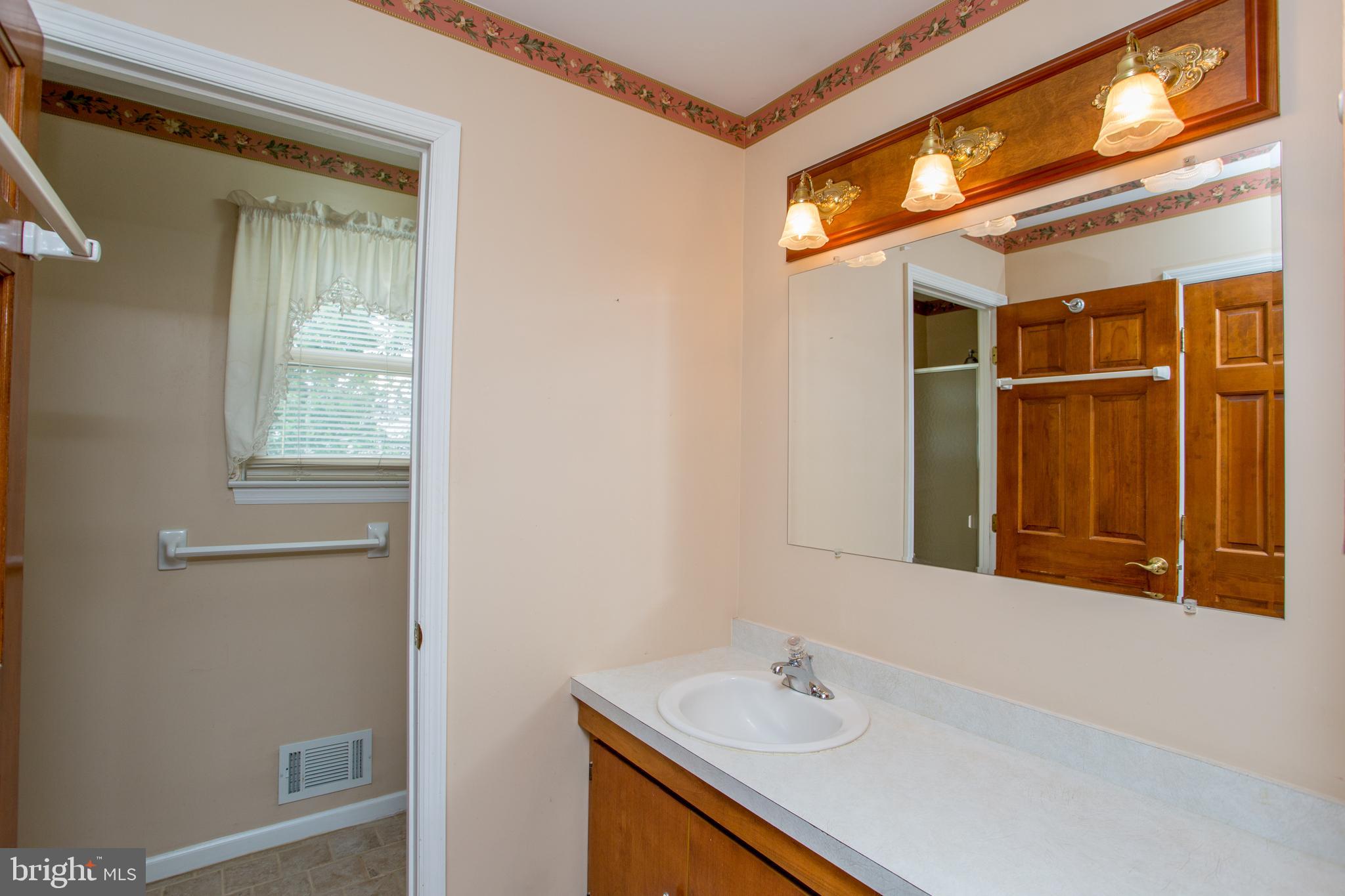 1018 Hilltop Road Warminster, PA 18974 - Photo 29 of 44 Gallery Image 29