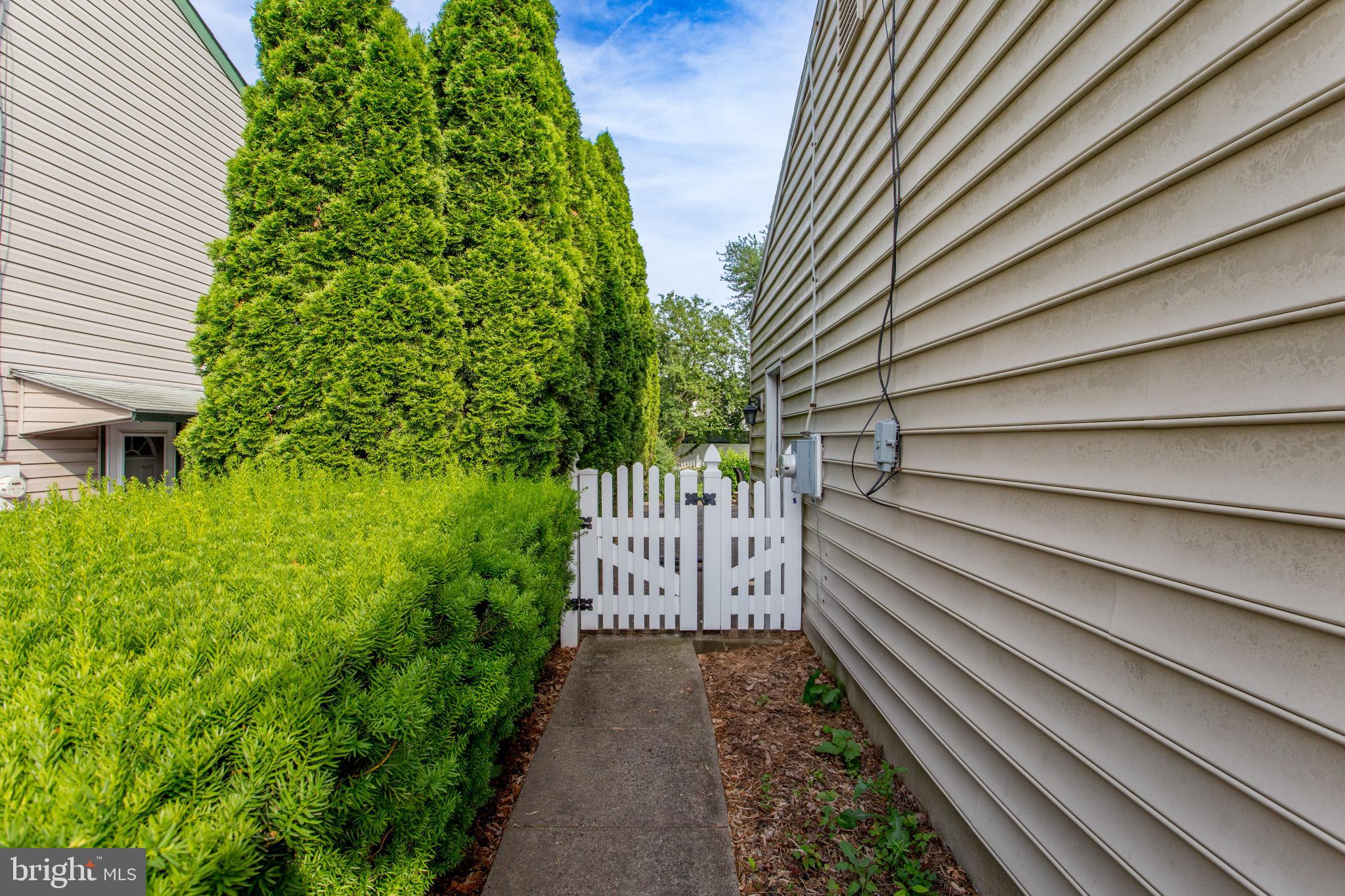1018 Hilltop Road Warminster, PA 18974 - Photo 4 of 44 Gallery Image 4