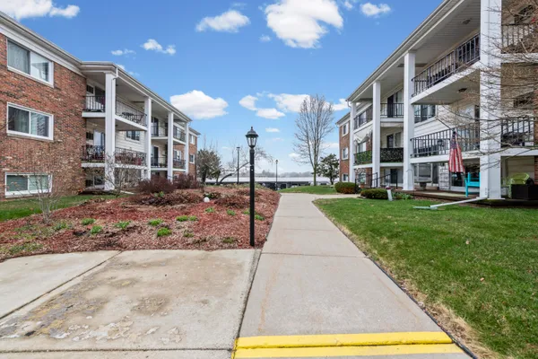 $85,000 | 806 West Michigan Avenue, Unit 205E, Jackson, MI 49202