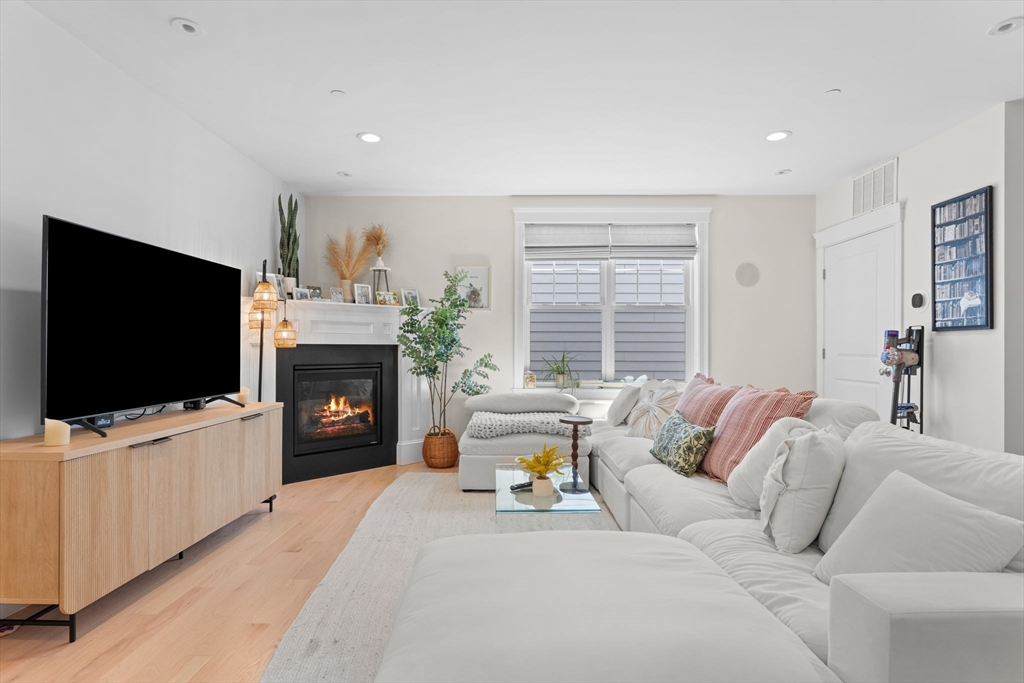199 West, Unit 8 Boston, MA 02136 - Photo 4 of 12
