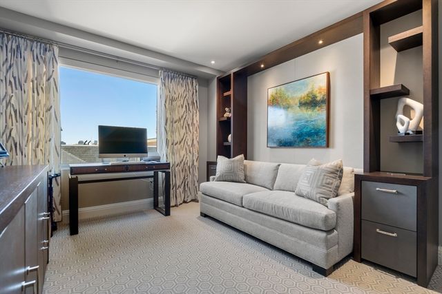 $2,300,000 | 1 Huntington Avenue, Unit 702, Boston, MA 02116