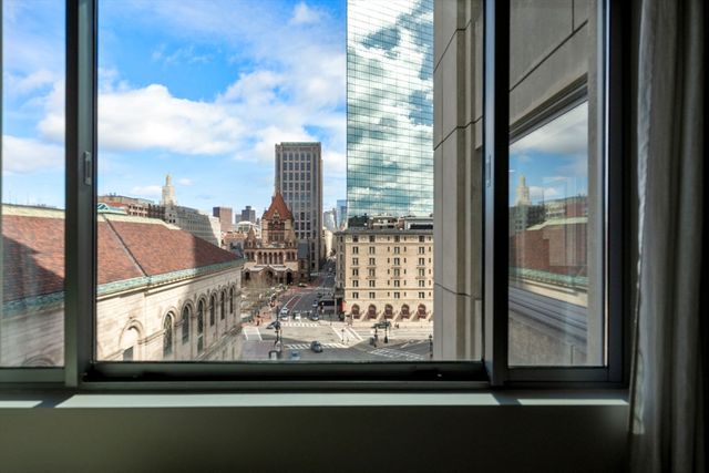 $2,300,000 | 1 Huntington Avenue, Unit 702, Boston, MA 02116