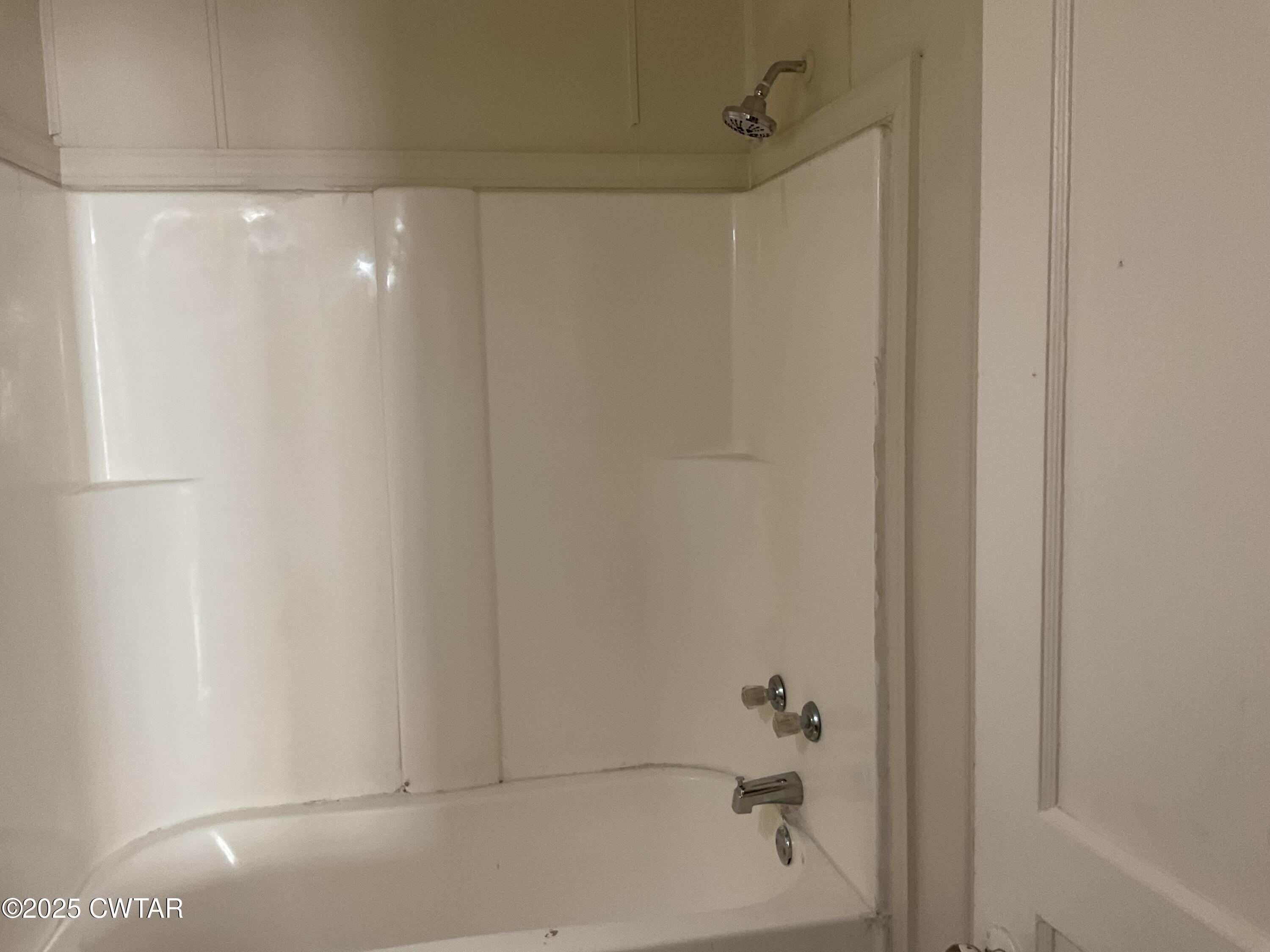 124 Muse Street Jackson, TN 38301 - Photo 11 of 14 a bathroom with a shower and a bath tub