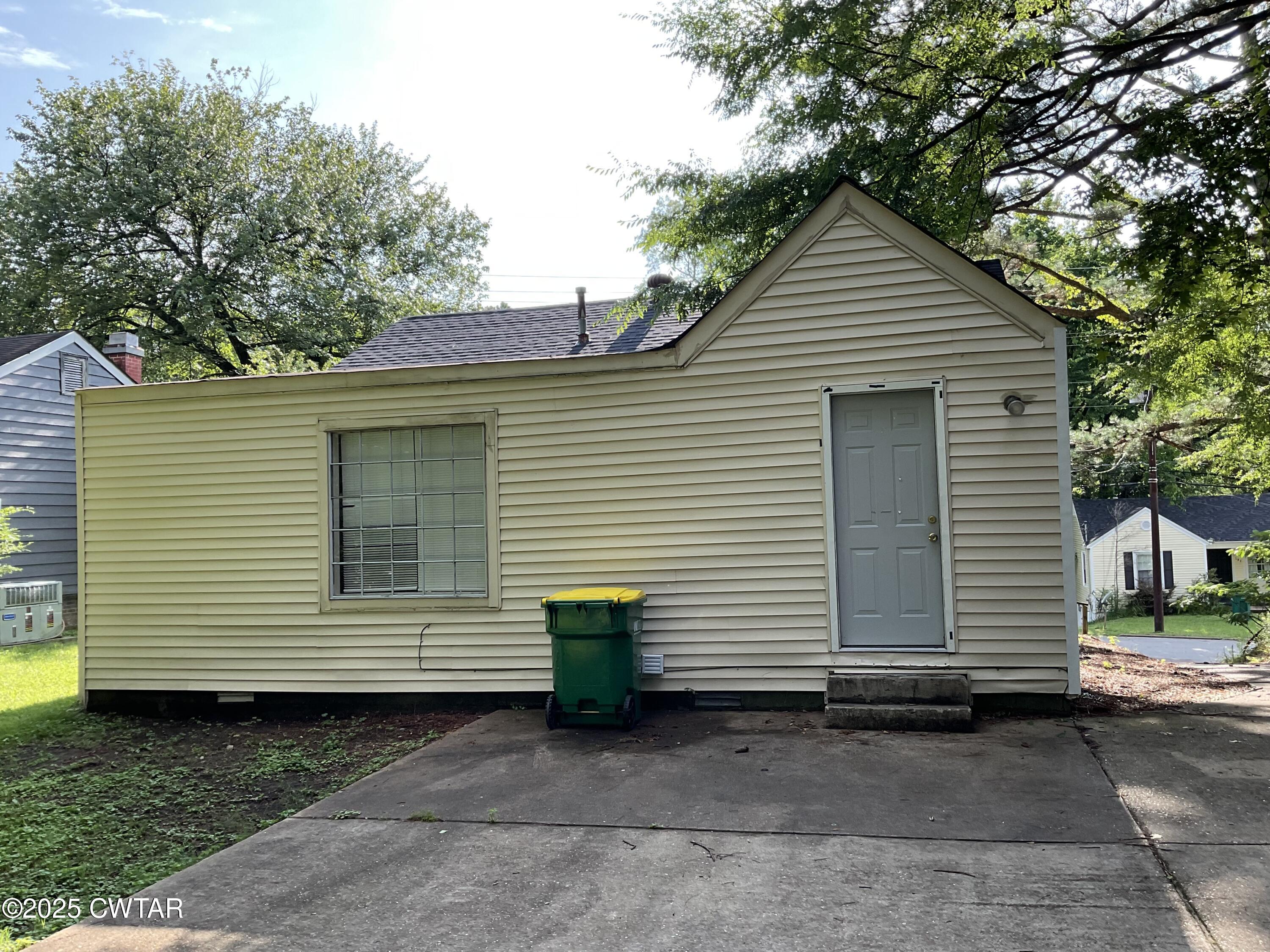 124 Muse Street Jackson, TN 38301 - Photo 2 of 14 a view of a house with a yard